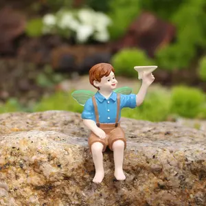 Resin Boy Figurine Paper Airplane Design, Outdoor Garden Decorative Ornament, Home Office Display Piece, Ideal Gift for Holidays & Birthdays