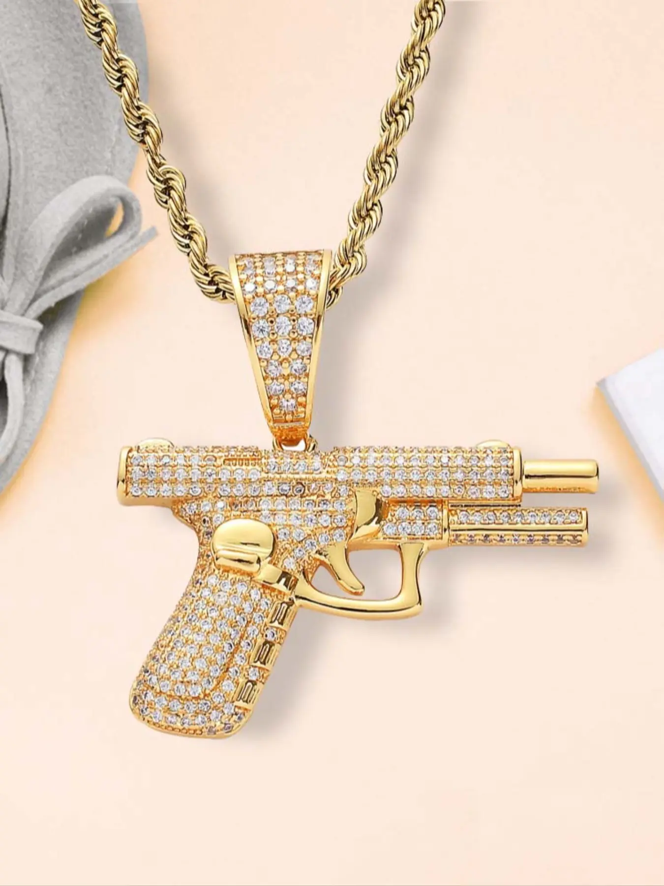 Creative Hip Hop Gun Necklace with Rhinestones, Zirconia Machine Gun Pendant Jewelry Gift for Men, Trendy Street Style Fashionable Accessory, Iced Out Jewelry