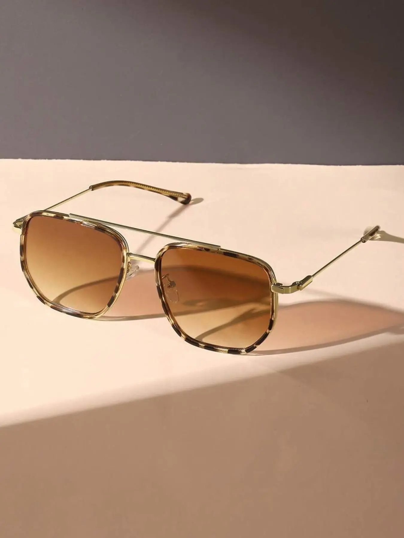 Elegant Copper Leopard Design Glasses, Unisex Geometric UV Protection Glasses, Casual Stylish Glasses, Perfect for Beach Music Festivals, Outdoor Travel, Summer Vacation, Stylish Sunglasses