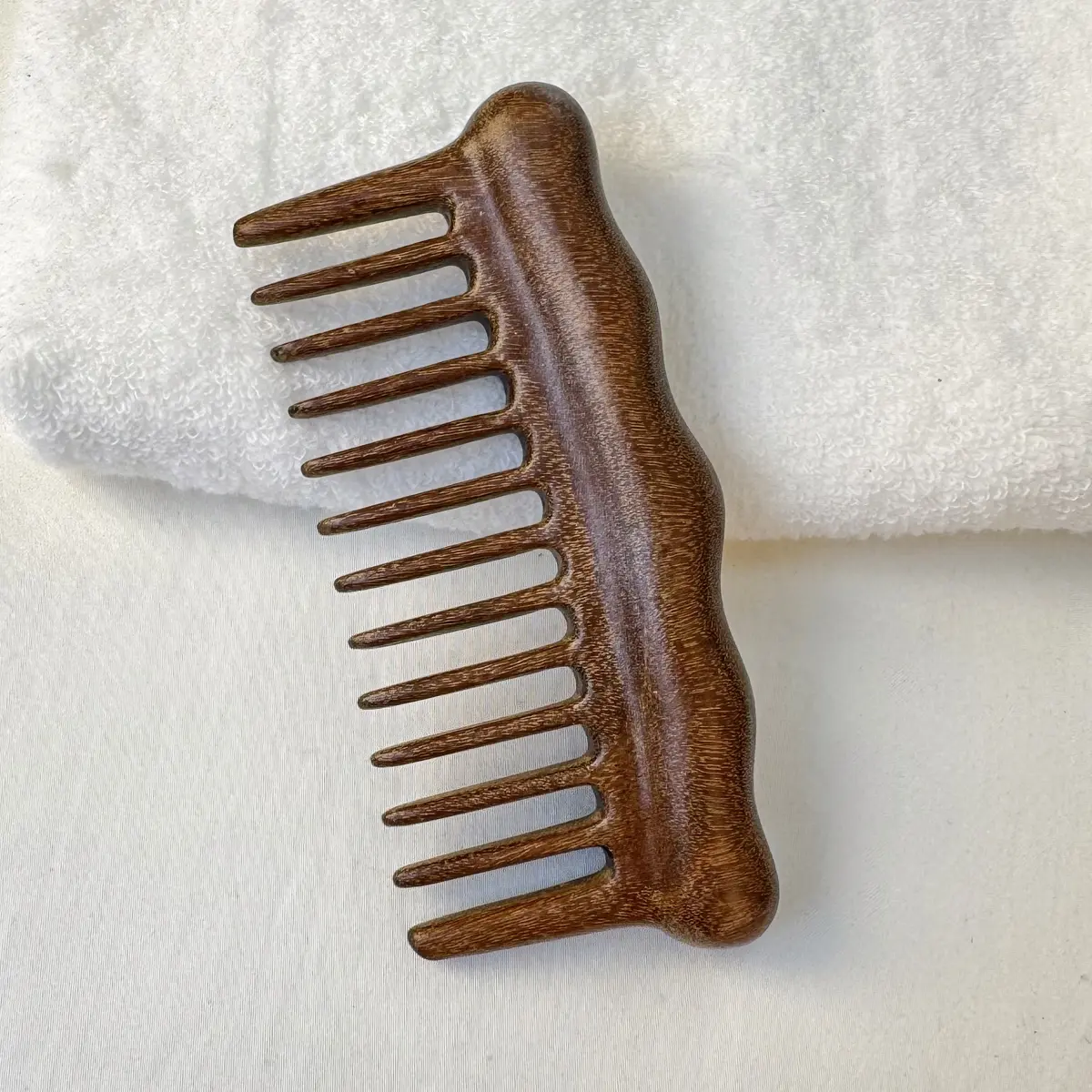 Wide Tooth Wooden Comb for Massage and Relaxation, Fine Tooth Design, Handcrafted for Men and Women, Ideal for Curly or Straight Hair, Hair Care Comb, Hair Styling Comb, Durable Hairdressing Comb, Grooming Comb, Comb Type