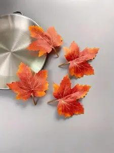 Set of 4 Charming Maple Leaf Hair Clips, Durable Plastic Cute Floral Side Clips, Halloween Christmas Thanksgiving Gifts