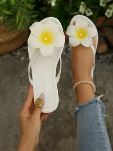 Western-Style Plus-Size Women's Beach Sandals, Plumeria Flower & Faux Pearl Decor, Comfortable Summer Rubber Flip Flops for Ladies