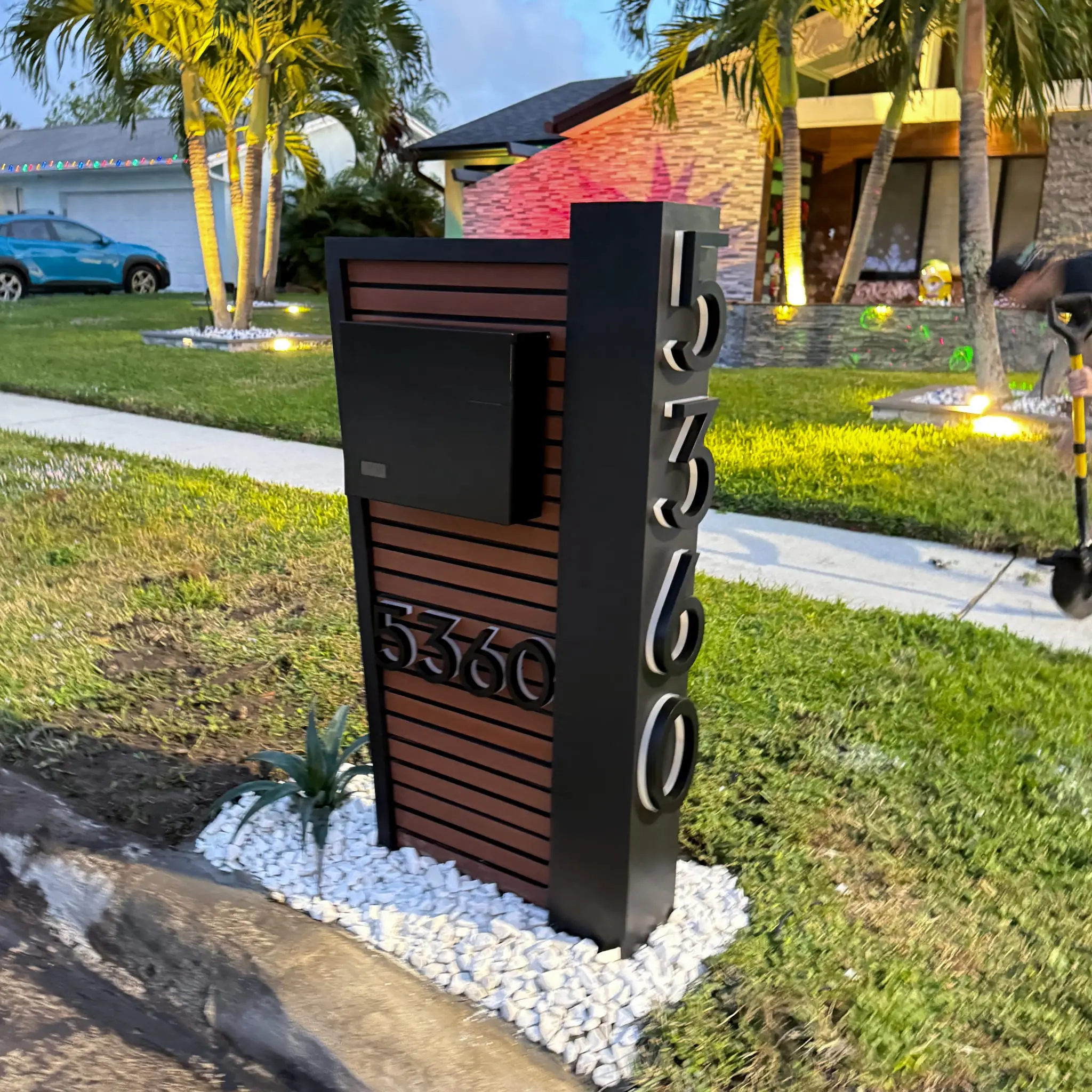 Vista Valley Mailbox (LED)