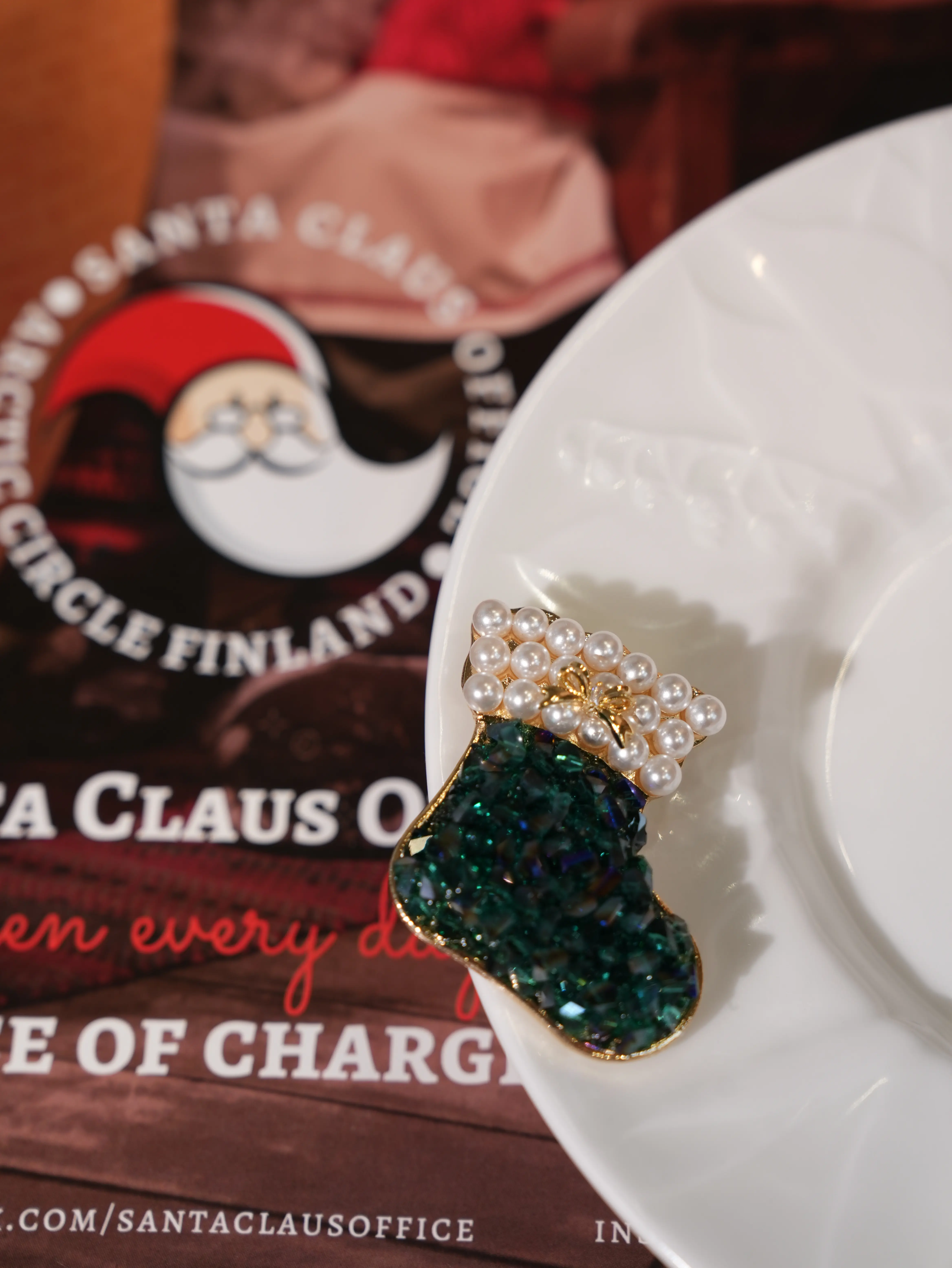 Christmas Stocking Brooch with Pearls & Green Glitter, Festive Brooch for Women Holiday Outfits