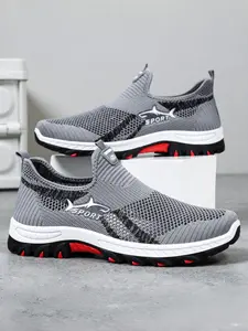 Men's Casual Shoes Lightweight Sports Sneakers Slip-On Classic Beijing Cloth Breathable Mesh Big Size Comfortable Footwear Breathable Athletic Sneakers