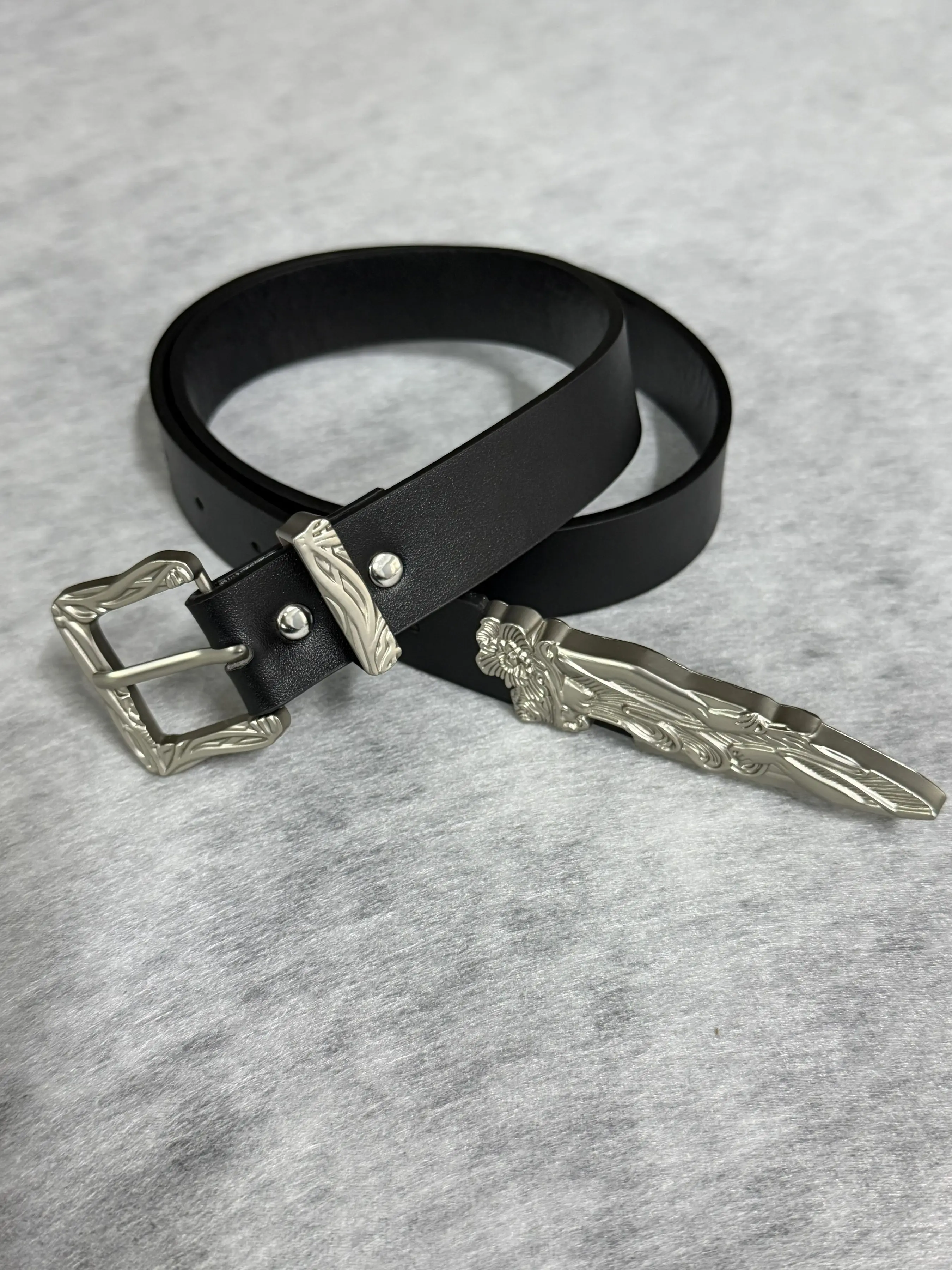 Unique Western Broken Sword Metal Carved Belt, Denim Jeans Leather Belt, Versatile Daily Wear, Stylish and Durable, Western Buckle Belt, Stylish Belts