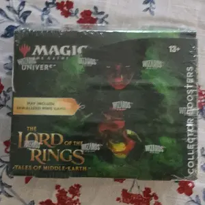 Wizards of the Coast The Lord of the Rings Tales of Middle-earth Collector Booster SJ's Inventory 15 Magic Cards & 1 Foil Token 8-10 Foil Cards per Pack