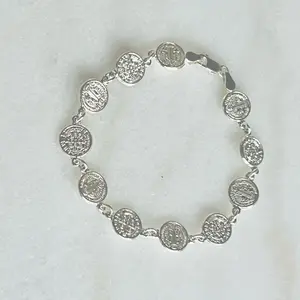 Pulsera de Medallas de San Benito. Diseño de medalla por ambos lados. Plata Mexicana 925