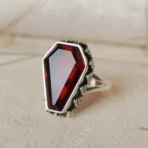 1 Piece Vintage Coffin Shaped Geometric Synthetic Gemstone Punk Style Alloy Silver Color Women's Ring Size 6-10