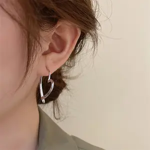 Women's Metal Cross Heart Earrings, Small and Unique Design, Retro, Personalized, Simple, Versatile, Elegant and Fashionable Ear Accessories E50024-EH