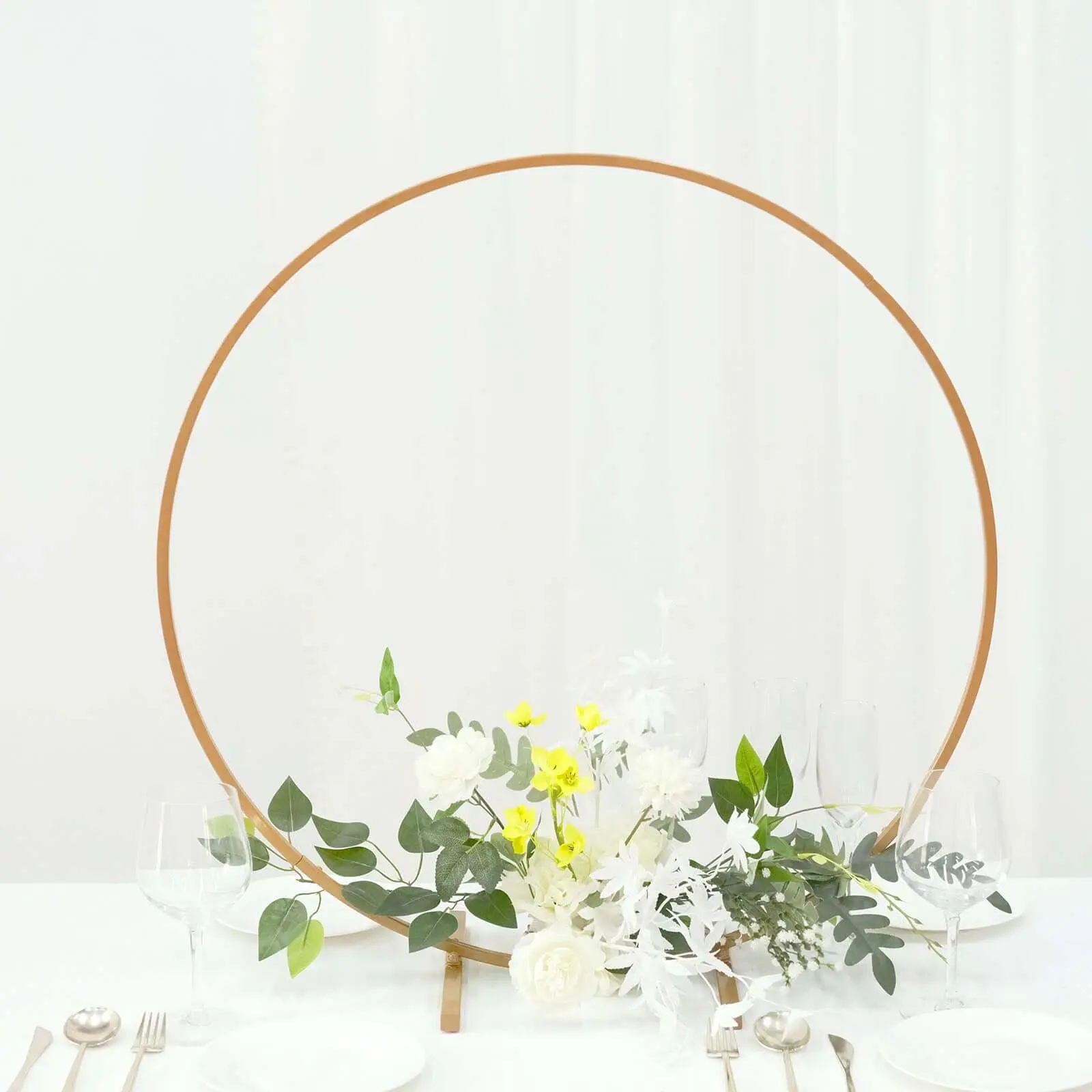 28" Gold Metal Round Hoop Wedding Centerpiece - Self-Standing Floral Wreath Frame for Decoration, Floral Decor, Flower Arrangements, Room Ornaments