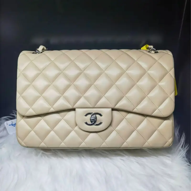 Pre-owned CHANEL Lambskin Shoulder Bags CLASSIC FLAP Beige Quilted Shoulder Bag