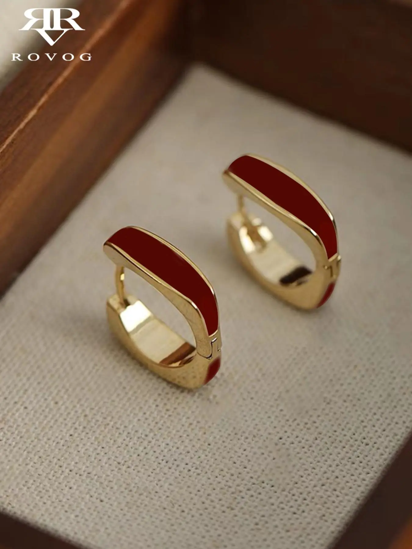 This pair of retro, simple and individual wine-red oil-dripping ear loops, Earrings Hoops, Versatile Statement Earrings, is suitable for women to wear during daily commutes and gatherings