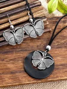 3pcs Boho Style Butterfly Pendant Necklace and Earring Set, Vintage Silver Color Boho Aesthetic Bohemian Style Jewelry for Women, Lightweight Long Necklace and Earrings for All Seasons