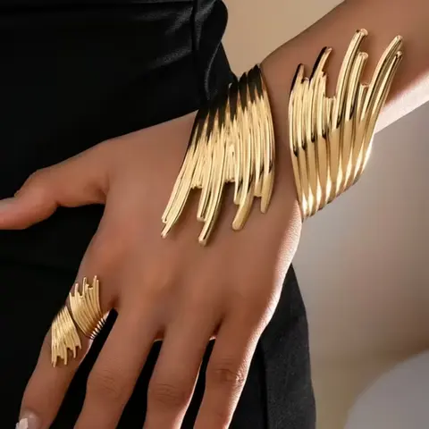 Stylish European & American Design Trendy Jewelry Set, Includes Textured Wing Bracelet & Ring, Ideal for Women's Daily Wear