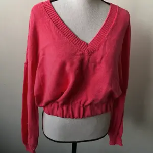 Abound cropped v neck sweater cinched waist