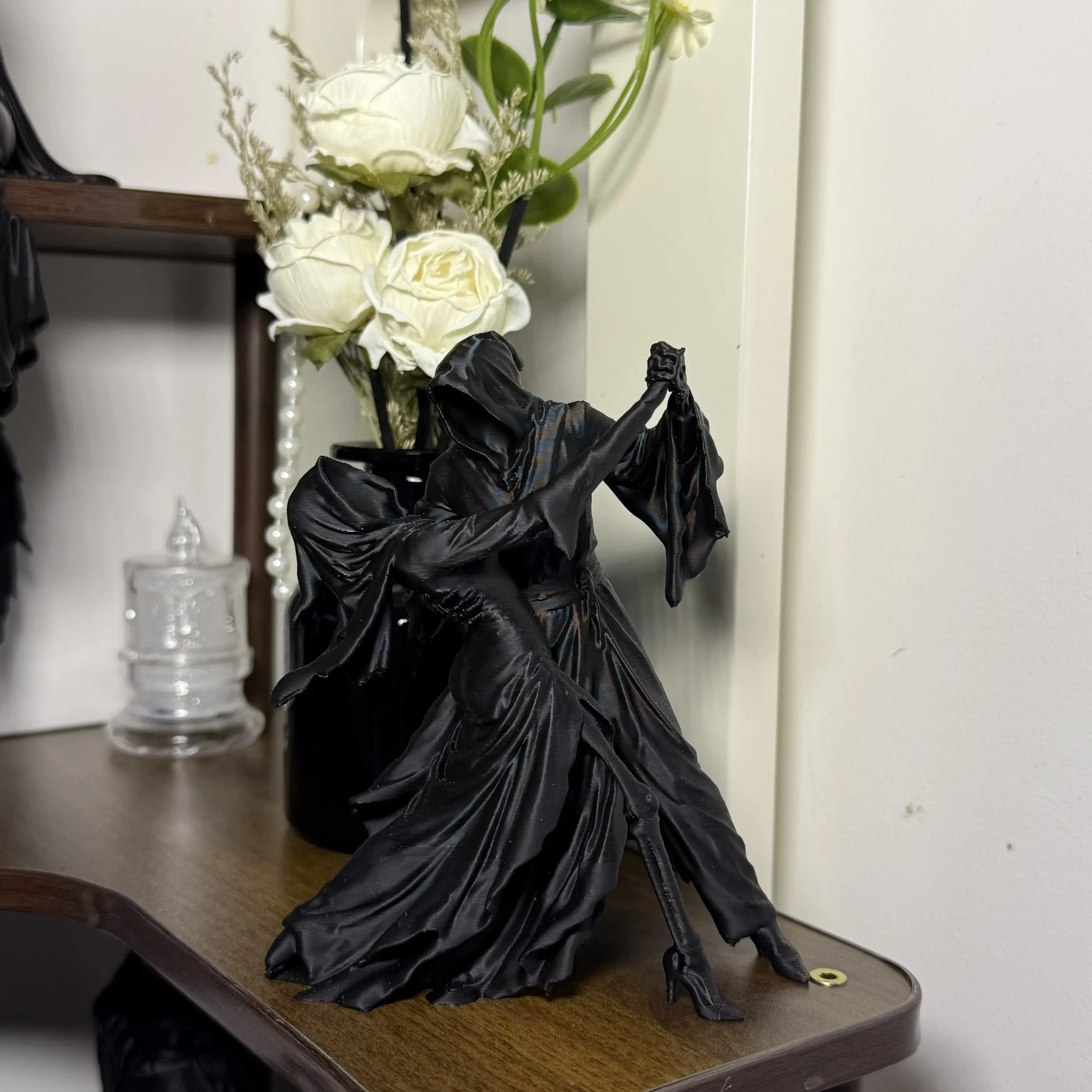 Spooky Artistic Grim Reaper & Dancing Lady Resin Statue - Gothic Dancing Pose Romantic Theme Couple Sculpture, Black Cloaked Ghost Room Decor, Halloween Ornament Gift for Goth Lovers Decorative Statues Decorative Figurines