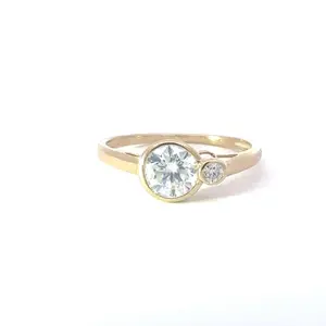 Anillo de Oro 14k y Moissanite