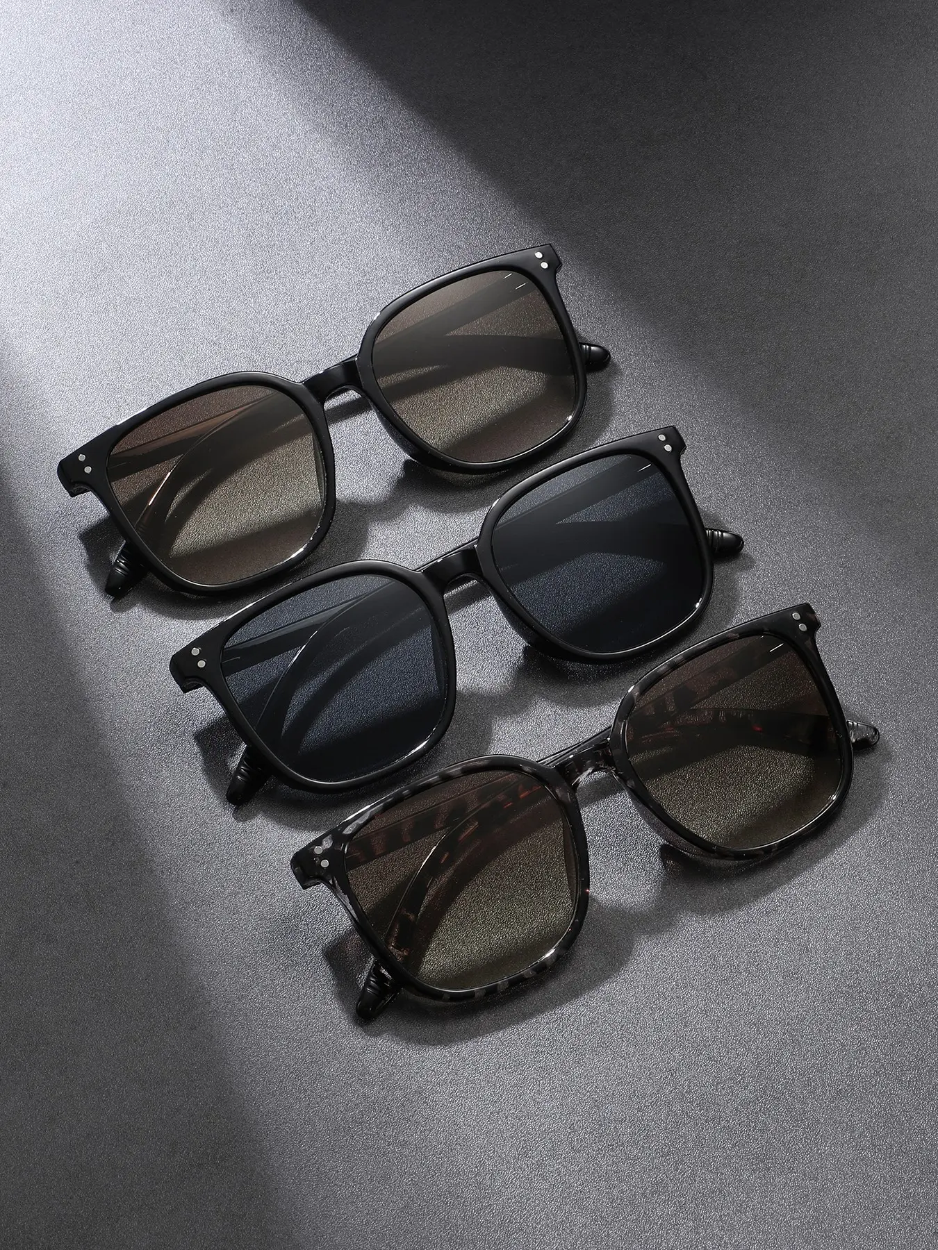 3 Pairs Large Frame Unisex Sunglasses, Vintage Classic Decorative Style, Ideal for Beach Vacation, Fashionable Accessory for All Seasons