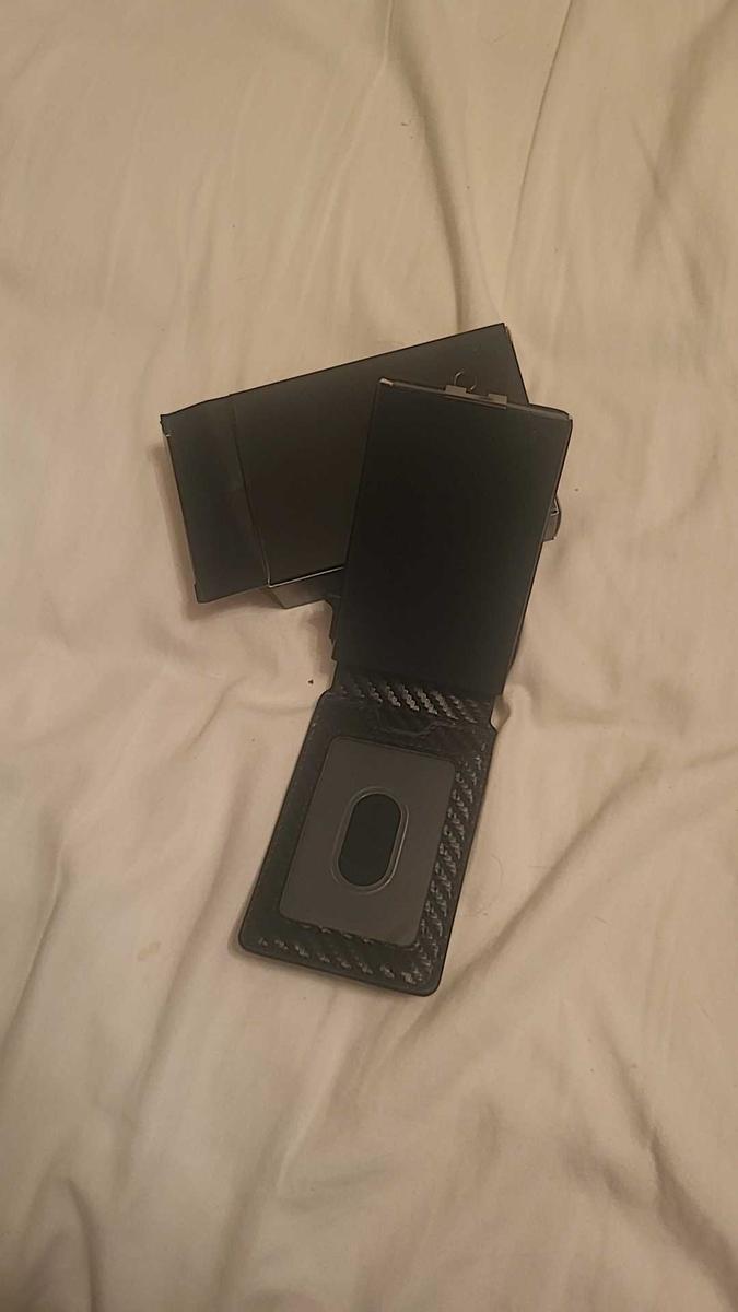 Item: Carbon Fiber Black