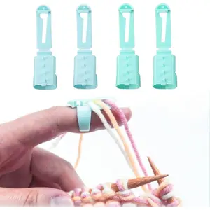 Adjustable Knitting and Crochet Thimble Ring with Plastic Thread Guide for DIY Handicrafts, Yarn Guide Ring Crochet Tools