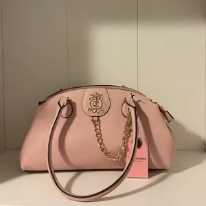 Juicy Couture - Royal Crest Satchel - Pink Clay.