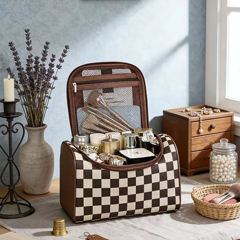 1pcs Women's Portable Brown Vintage Checkered Cosmetic Storage Bag, Skincare Product Storage Bag, Large Capacity Elegant Handheld Waterproof Tote Bag, Checkered Makeup Bag, Portable Makeup Brush Storage Box, Suitable for Home Use and Travel