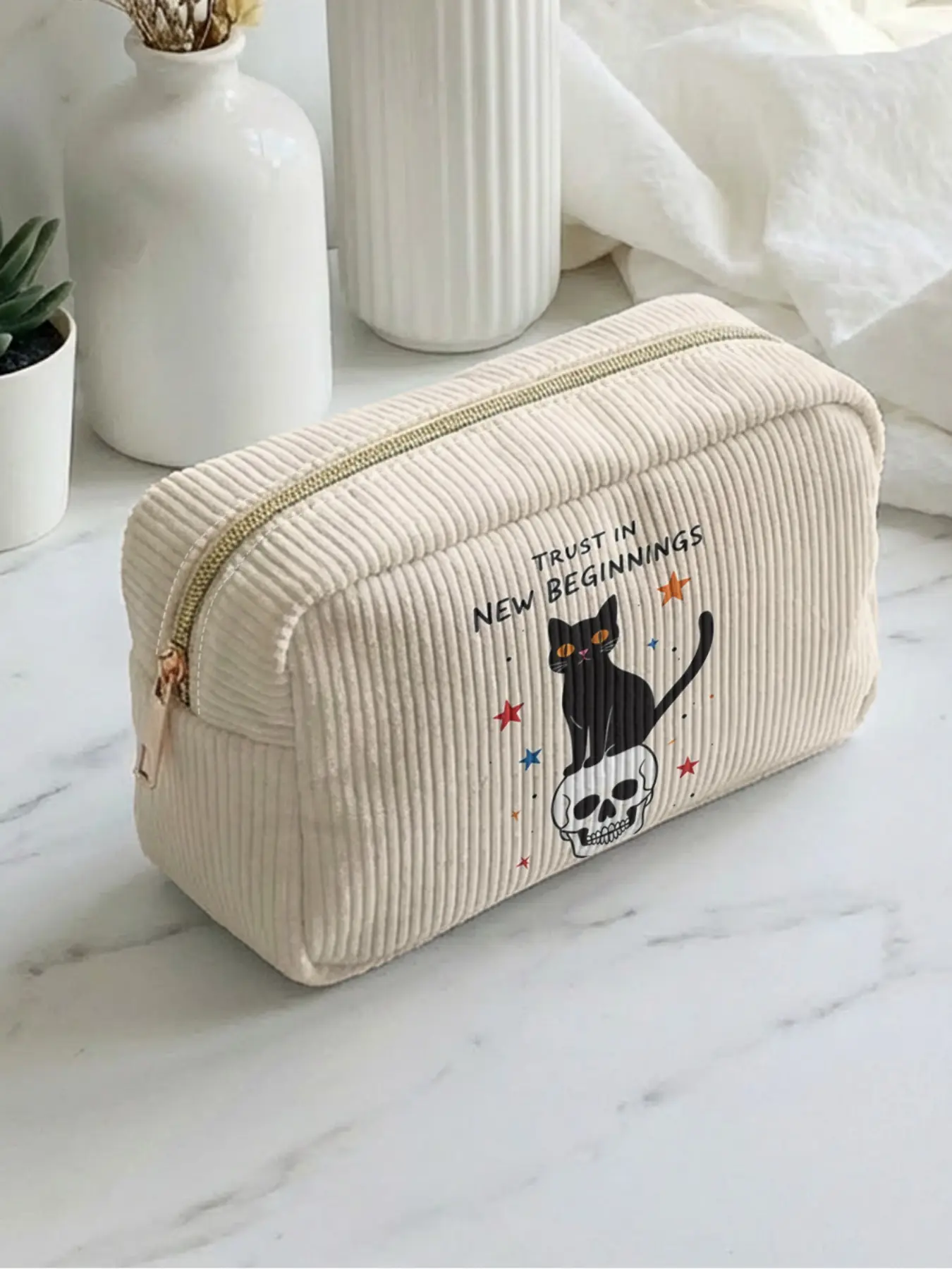 1 piece of 2D printed makeup bag with black cat skull 'Trust New Beginning' pattern, large capacity design | suitable for all seasons/general use | fits daily skincare and various cosmetics | perfect for life and travel