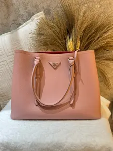 Pre-owned PRADA Tote Bag in Soft Blush Pink, Featuring Signature Saffiano Texture 1919H0618