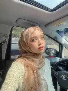 Breathable Floral Embroidered Hijab, Comfortable Summer Muslim Accessory, Lightweight Mesh Design, Ideal for Warm Weather