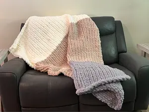 HAND CRAFTED CHUNKY KNIT BLANKET