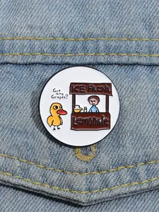 Cartoon Duck & Lemonade Store Design Round Shaped Brooch, Cute Fashion Alloy Pin for Daily Vacation Holiday Party Gift, Mother's Day Gift, Fashion Accessory