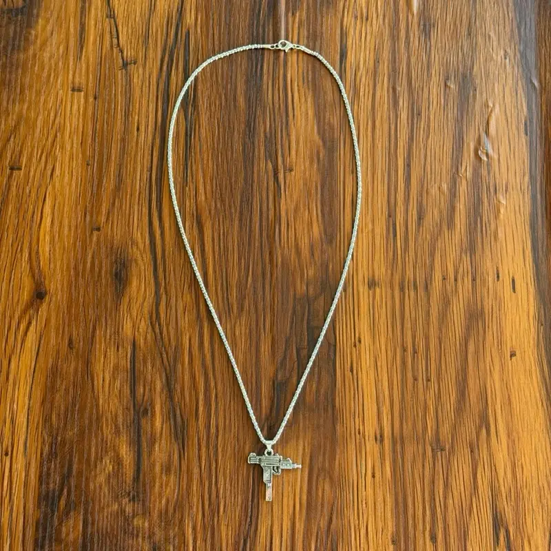Stainless Steel Uzi Gun Pendant Necklace – Y2K Streetwear Hip Hop Chain, Hypebeast Fashion Accessory