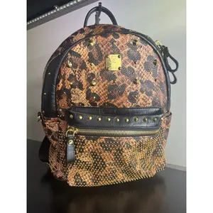 Pre-owned Canvas Shoulder Bags MCM Stark Leopard Print Backpack