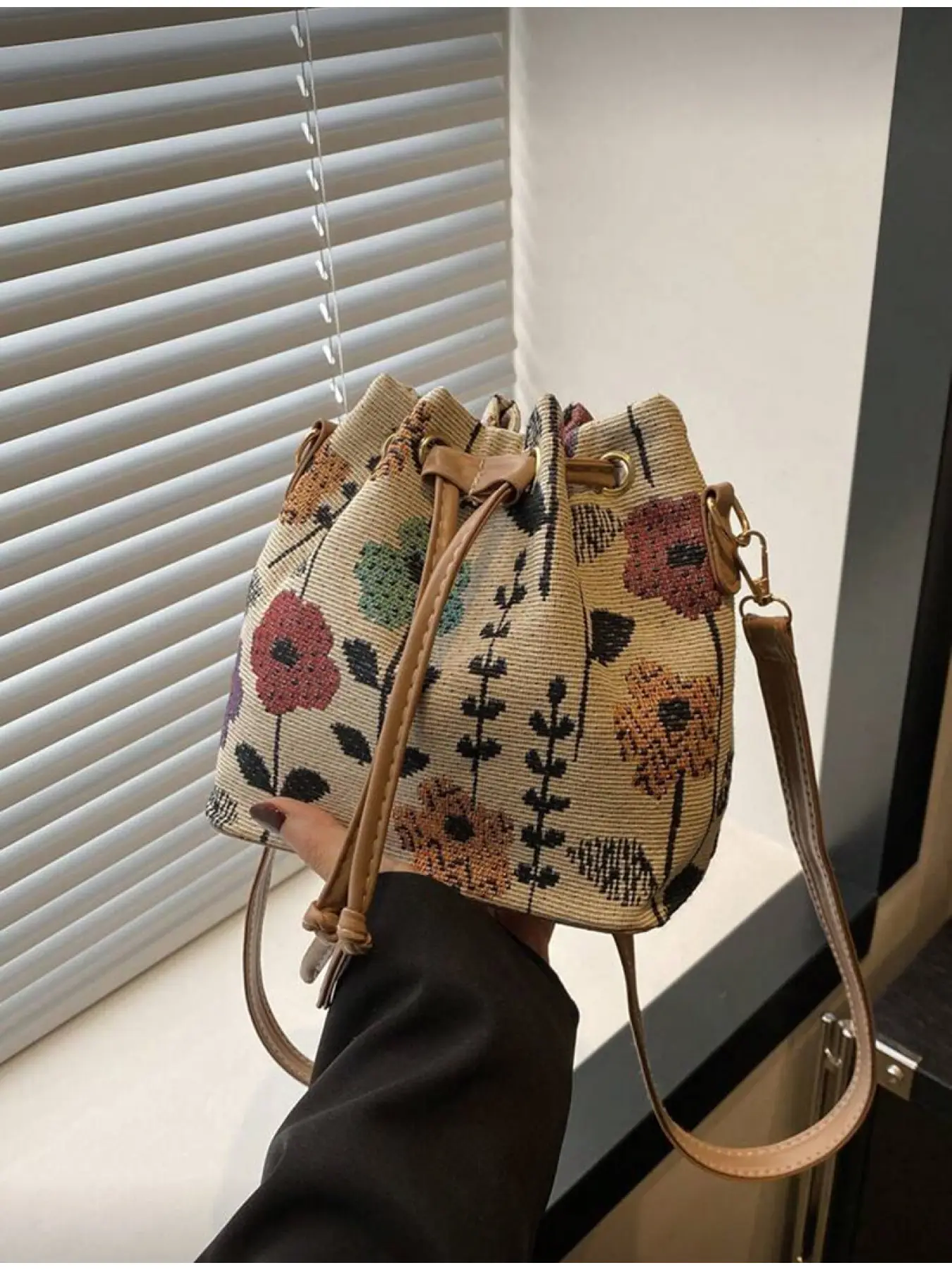 Women s Vintage Drawstring Bucket Bag with Floral Print Fashionable Bags Casual Crossbody Shoulder Bag for Daily Work Commute Dating Gift Fashionable Crossbody Bag
