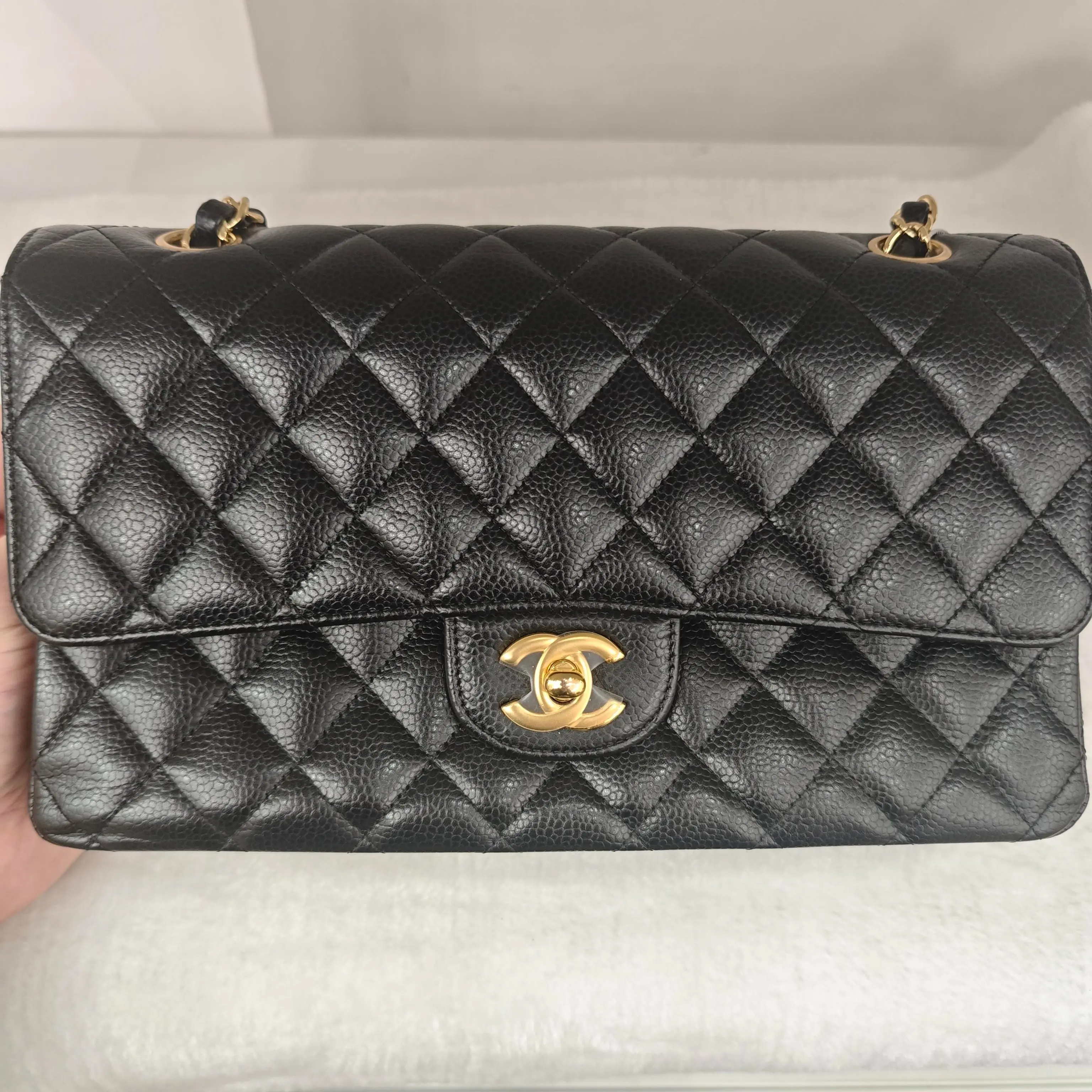 Pre-owned CHANEL Pre‑owned Classic Flap Medium 25cm Black Caviar Quilted Leather Gold‑Tone Hardware Chain Shoulder Crossbody Bag
