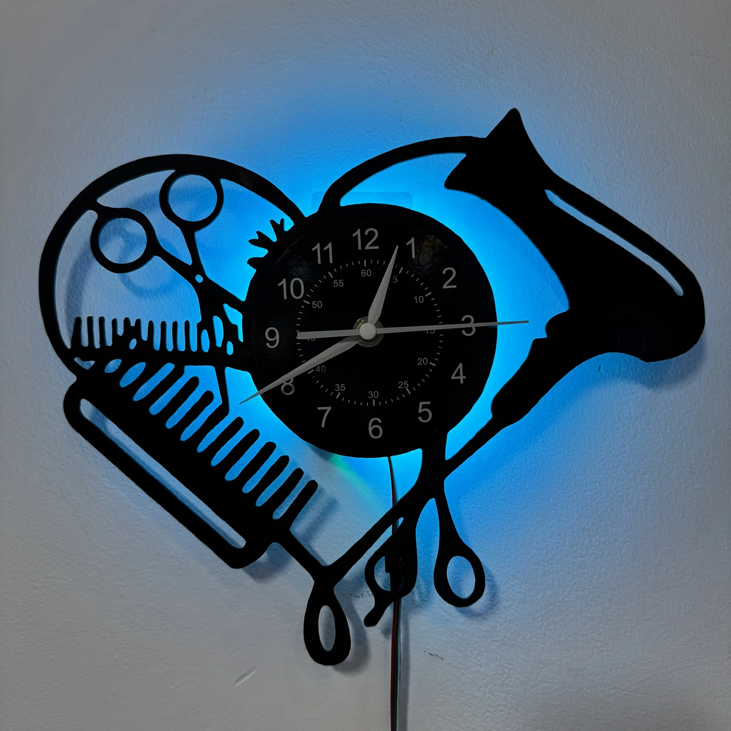 Colorful vinyl wall clock, Vintage clock, with a retro style, designed for barber salons, suitable for home decoration, barber shop decoration, birthday gifts, Christmas gifts, tabletop ornaments, sleep night lights