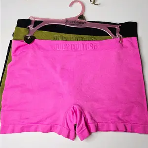 Juicy Couture Women's Plus size 2x Comfy Seamless BoyShorts Panties set of 3. Nylon and spandex Multicolor