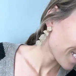 Carrie dangles