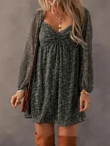 Women's Ditsy Floral Print Sweetheart Neck Shirred Back Dress, Boho Fashion Casual Puff Sleeve Dress for Daily Holiday Vacation Wear, Ladies Dress for All Seasons, Clothes