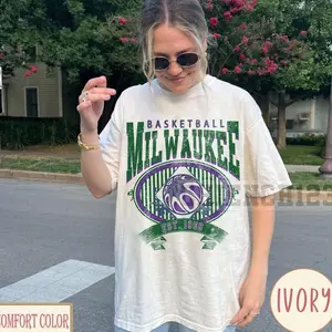 Comfort Colors Milwaukee Basketball Shirt, Vintage Milwaukee Hoops Tee, Retro Cream City Deer Fan Shirt, Classic Wisconsin Hoops Gift 9IRVB