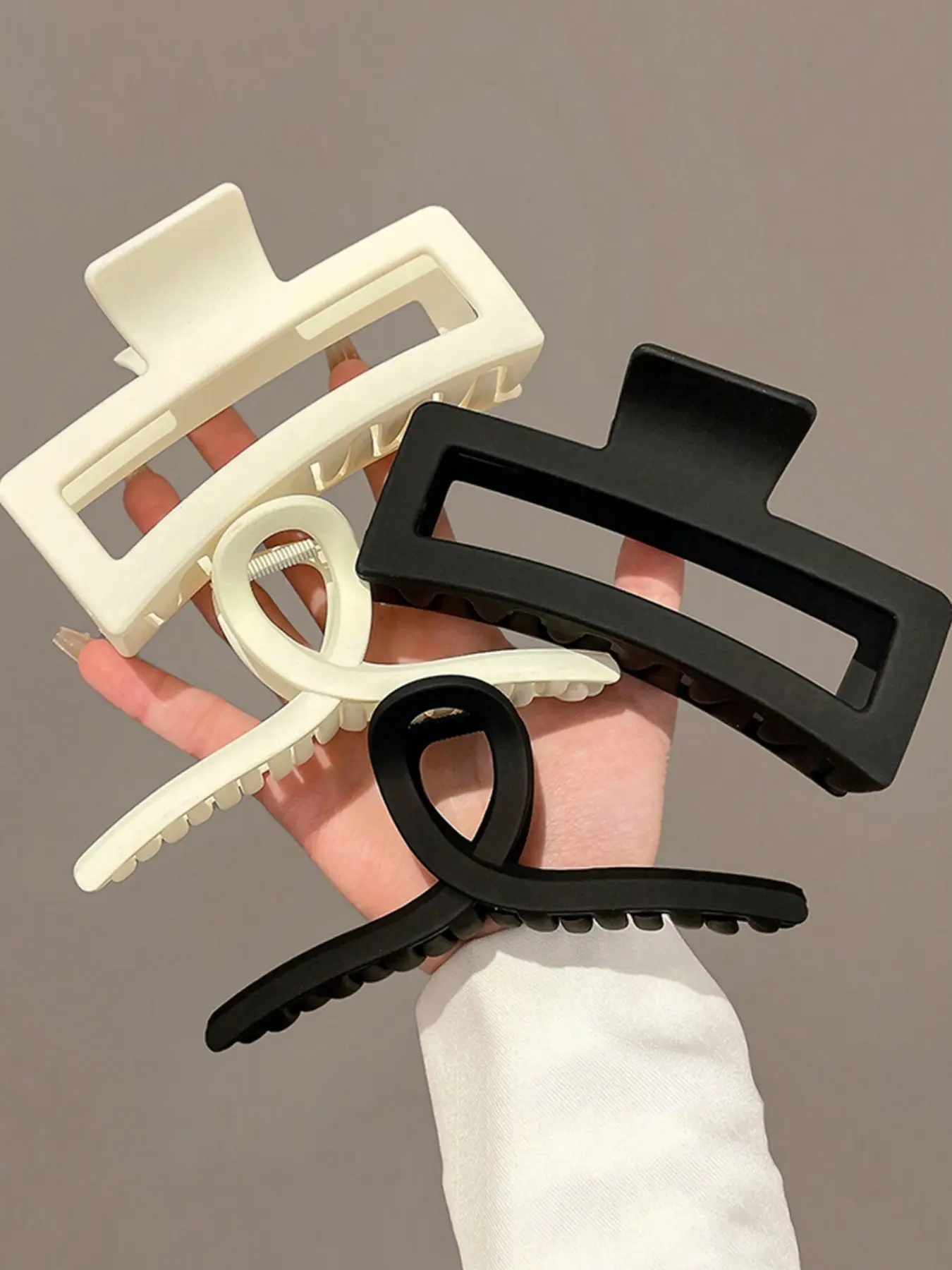 4pcs women's minimalist hair claws, black and white hair claws, large hair claws suitable for thick hair, campus minimalist hair accessories, afternoon tea, office, daily casual hair accessories, Flat Claw Clips, Claw Clip Pack
