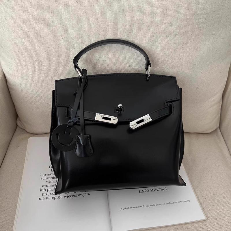 👜 Timeless Grace – Genuine Leather Structured Shoulder Bag | 14" Elegant Tote with Adjustable Strap