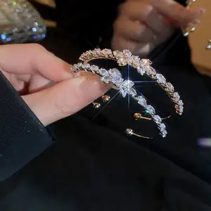 ANDKISS Gift for mothers & best friends – 16cm open cuff silver bangle. Minimalist jewelry, light luxury niche. Wheat ear & butterfly crystal zircon motif. Perfect for daily wear, office, brunch. Gift for her.