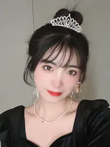 Elegant Rhinestone Crown Headband, Sparkling Hair Accessory for Women, Perfect for Parties and Special Occasions