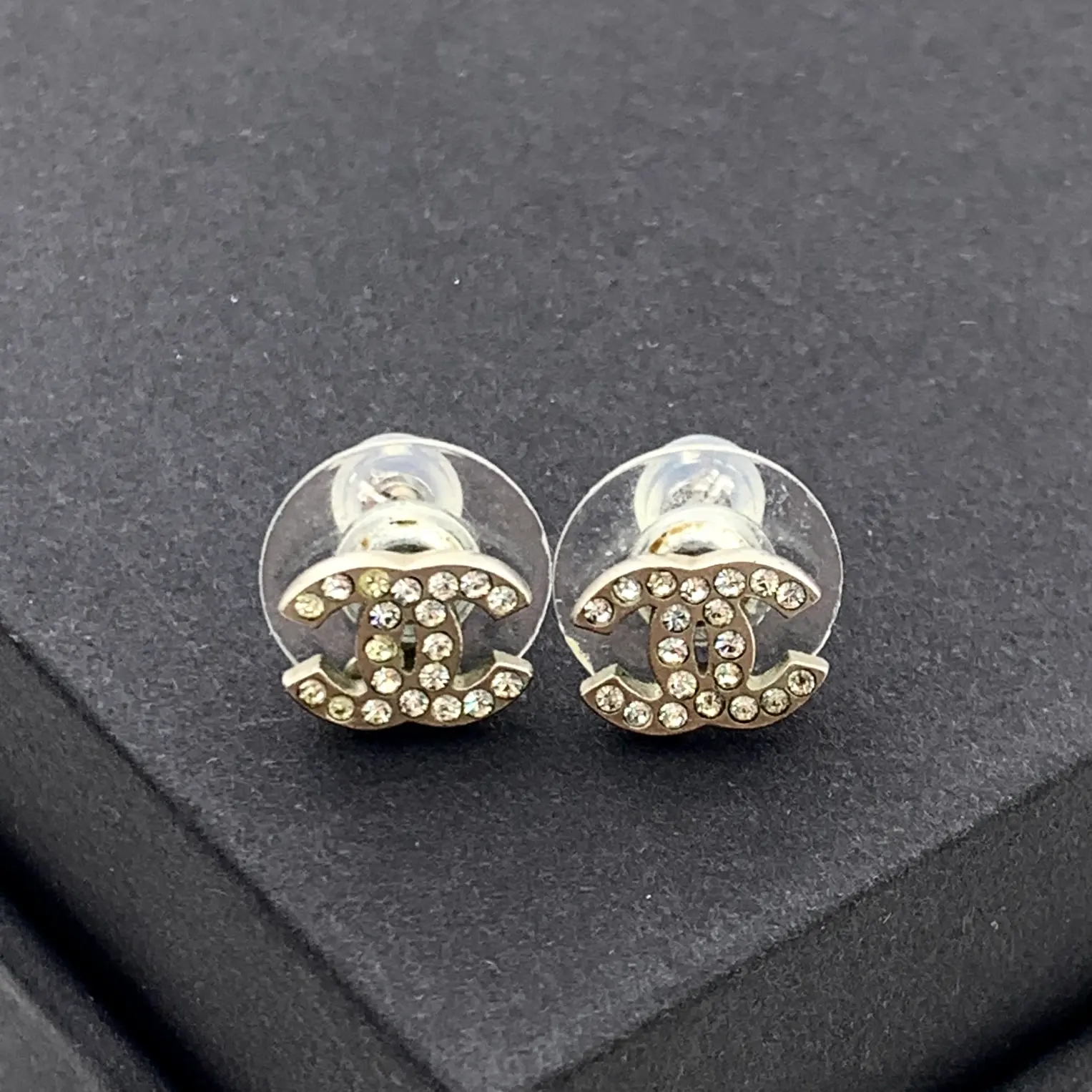 Pre-owned RDLT Chanel Silver Crystal CC Stud Earrings X31664