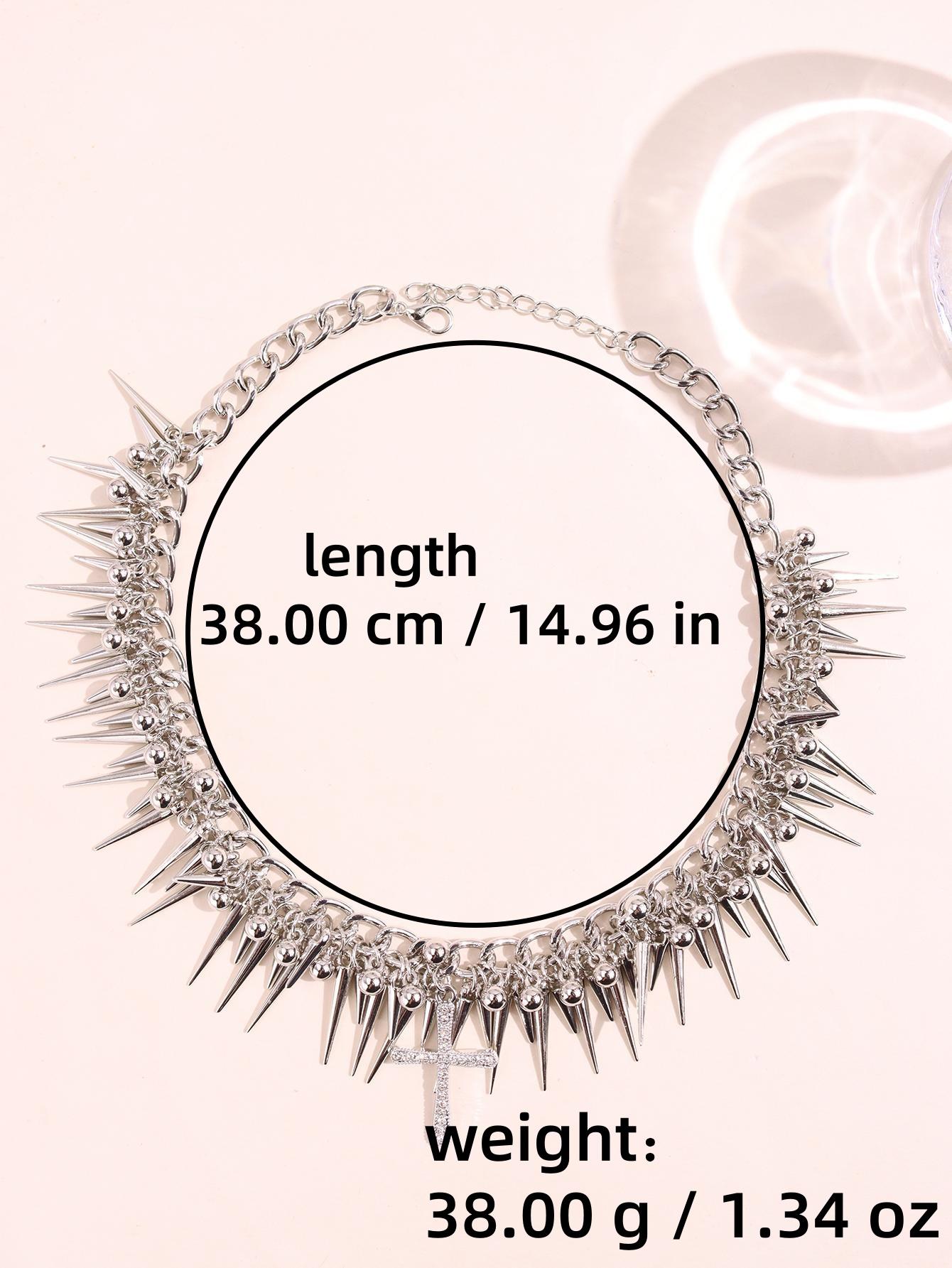 One fashionable, luxurious, bold, edgy dark gothic hip-hop punk necklace—refined Y2K design with intricate spikes and multi-layered chains for women; suitable for everyday wear and holiday parties.
