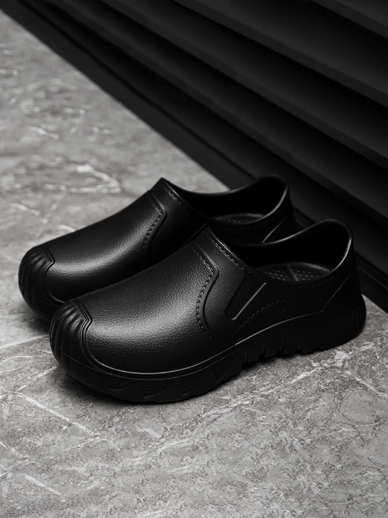 Men's Summer Waterproof Anti-Slip Shoes, Slip On Clog, Durable Sole, Toe Protection, Easy-On Design, Ideal for Outdoor Activities, Stain-Resistant & Oil-Proof, Shoes Clogs