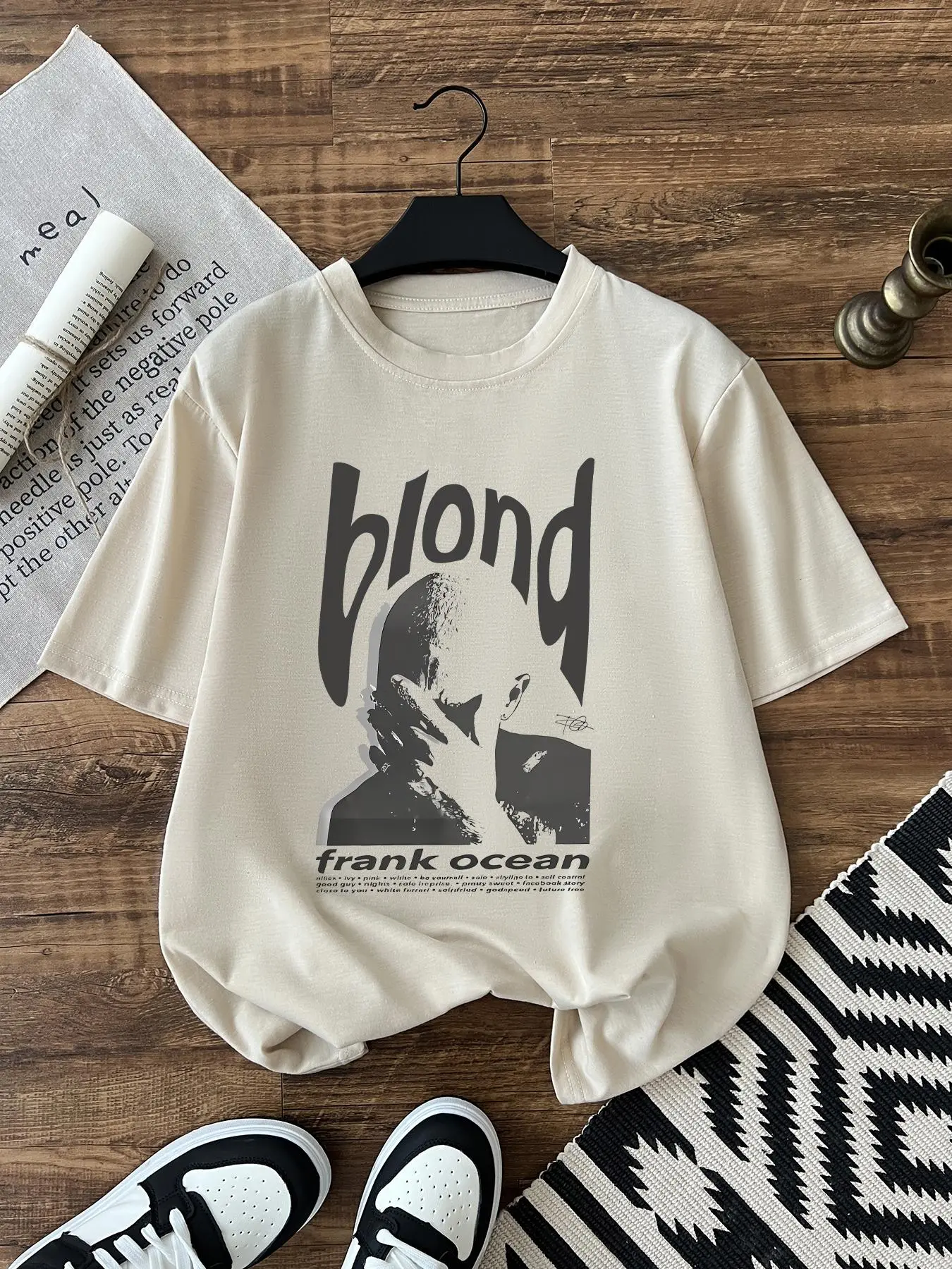 Women's Blond T-shirt, Vintage Graphic Tee, Casual Loose Short Sleeve Round Neck T-shirt for Daily Wear, Ladies Clothes for All Seasons, Top, Printed, Womenswear, Everyday