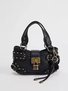 Lightweight, fashionable, simple, sweet and cool handbag, niche design, personalized motorcycle style shoulder bag, rivet daily temperament crossbody bag, suitable for shopping, commuting, work and dating